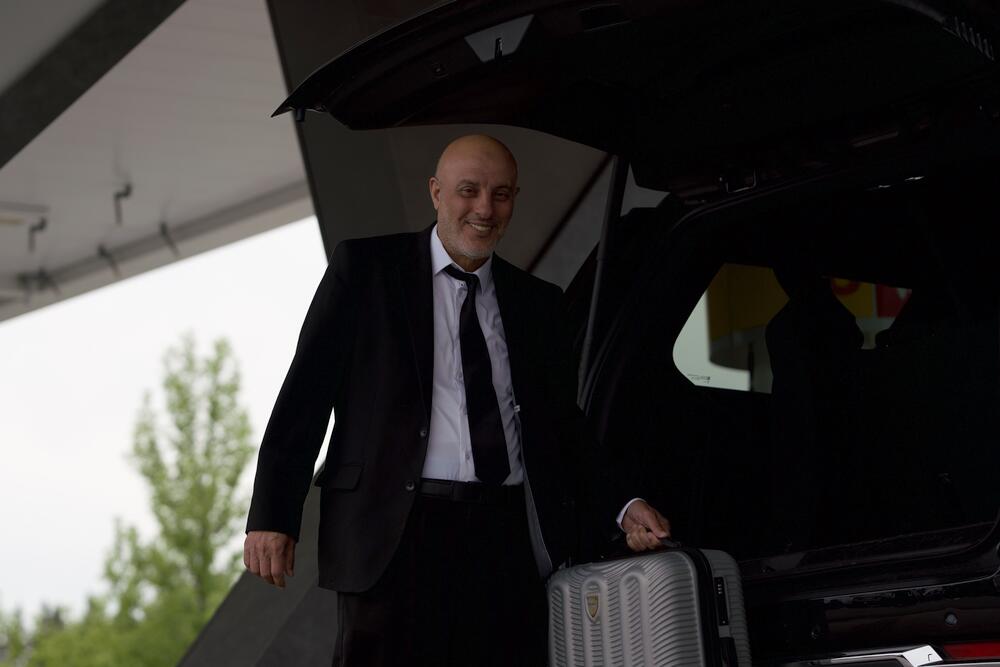 Cambridge Black Limo chauffeur handling luggage at the airport